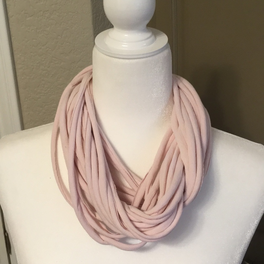❤️2/$9 Infinity noodle scarf